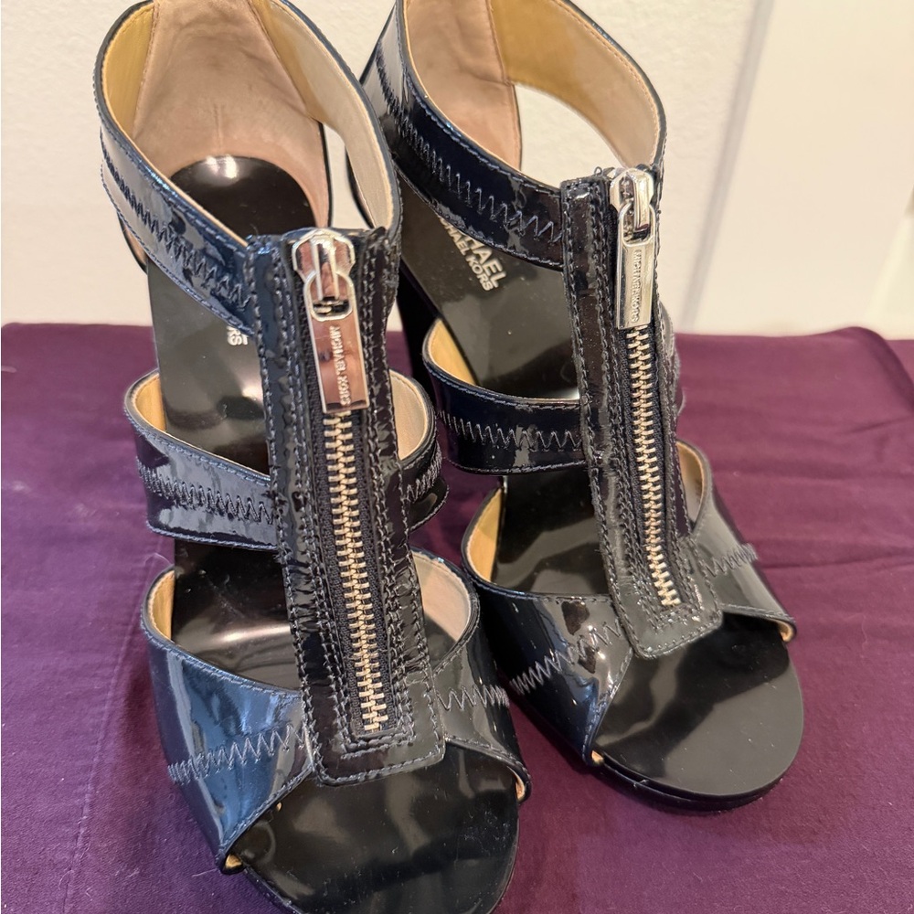 Michael Kors Navy Patent Leather Zip-Front Women's Heels - Size 7 - Picture 3 of 8